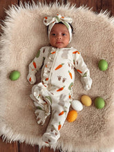 Load image into Gallery viewer, Organic Waffle 2-Way Zip Ruffle Footie, Cottontail