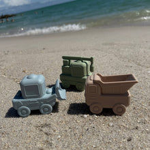 Load image into Gallery viewer, Ali+Oli Squirt Water Bath Toy Set (Construction) Mold Free