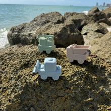 Load image into Gallery viewer, Ali+Oli Squirt Water Bath Toy Set (Construction) Mold Free
