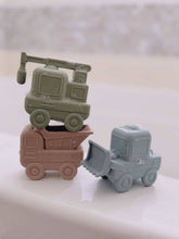 Load image into Gallery viewer, Ali+Oli Squirt Water Bath Toy Set (Construction) Mold Free
