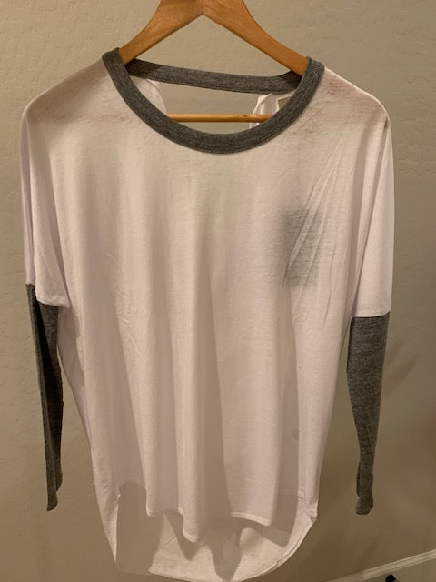 JERSEY TEE WITH GREY SLEEVES